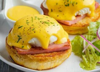 EEUU | Así se preparan los huevos benedictinos para un desayuno gourmet