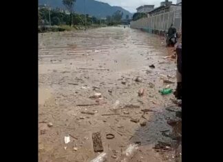 ¡Atención! Autopista Francisco Fajardo inundada tras fuertes lluvias este #12Ago