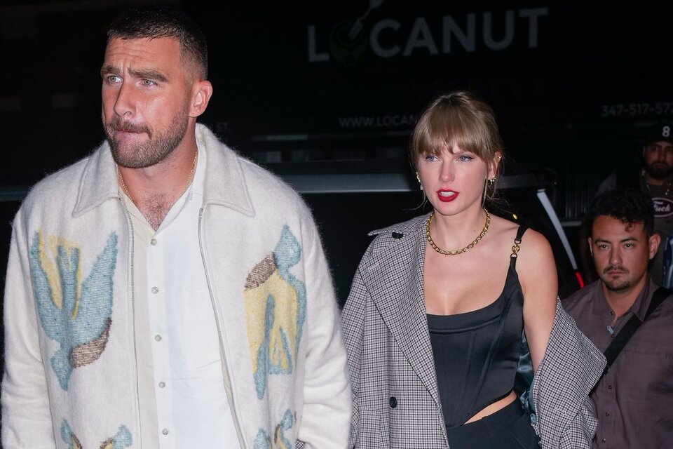 Taylor Swift se habría comprometido con su novio Travis Kelce