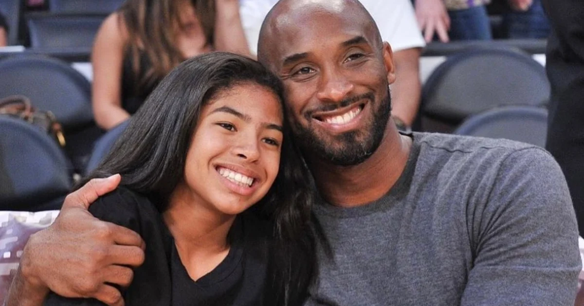 Los Lakers develan estatua en homenaje a Kobe Bryant y a su hija Gigi