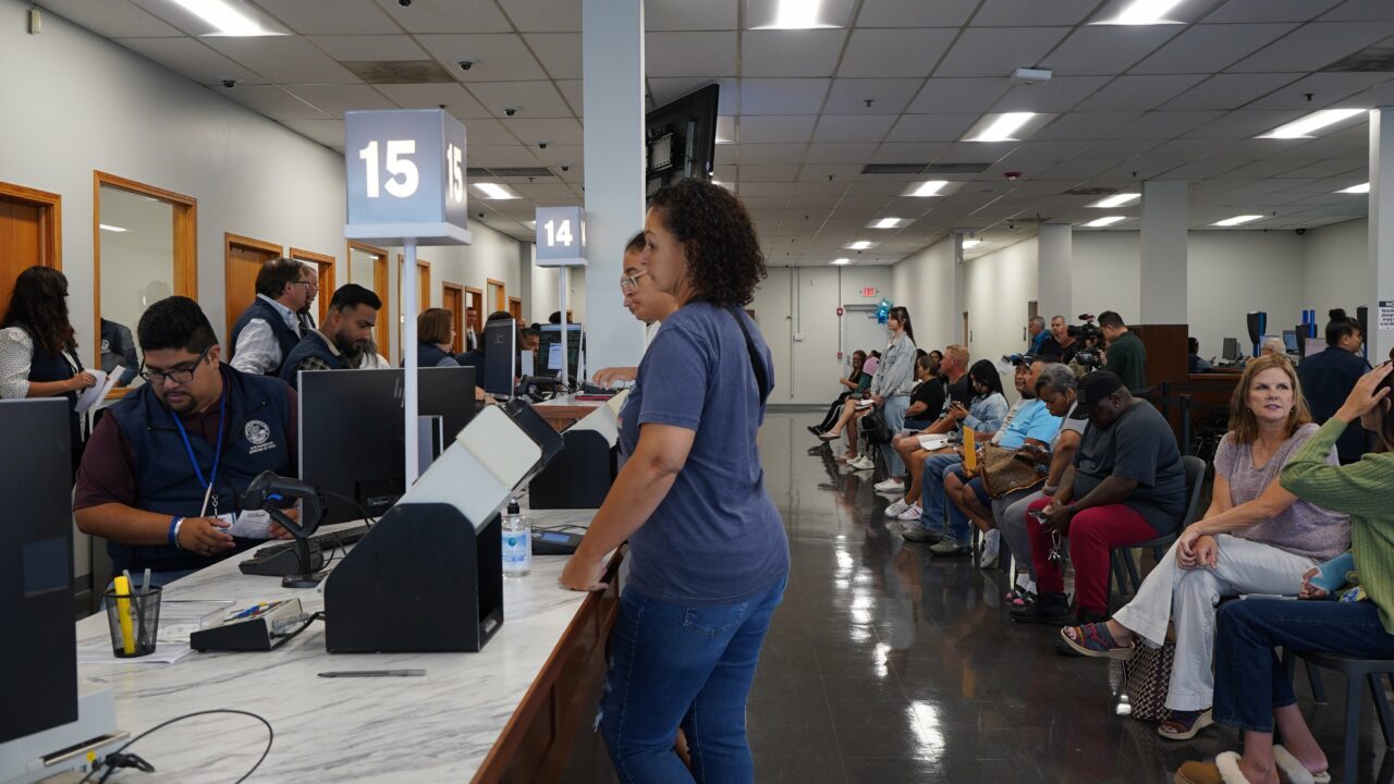 Inauguran el primer DMV + de Illinois con nuevos servicios a los usuarios: Sepa cuáles