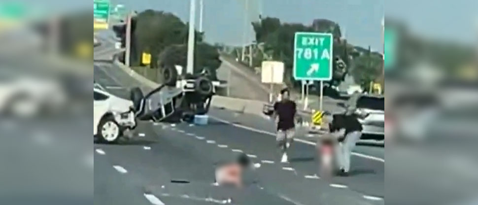 EEUU | Dos niños expulsados de un carro tras volcar en Texas (+VIDEO)