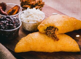 Empanada venezolana vs empanada colombiana: ¿Cuál es la diferencia?