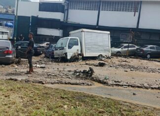 Reportan varios árboles caídos e inundaciones en Caracas este #12Ago (+Videos)