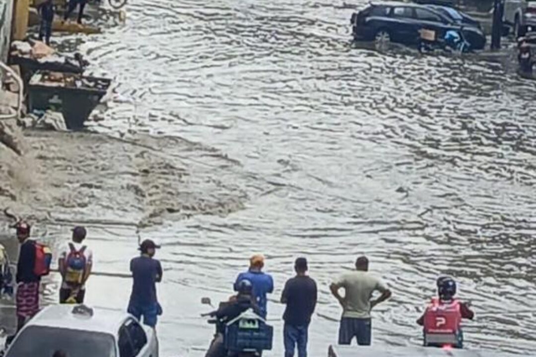 Intensas lluvias dejaron afectaciones en comunidades de Caracas (+Videos)