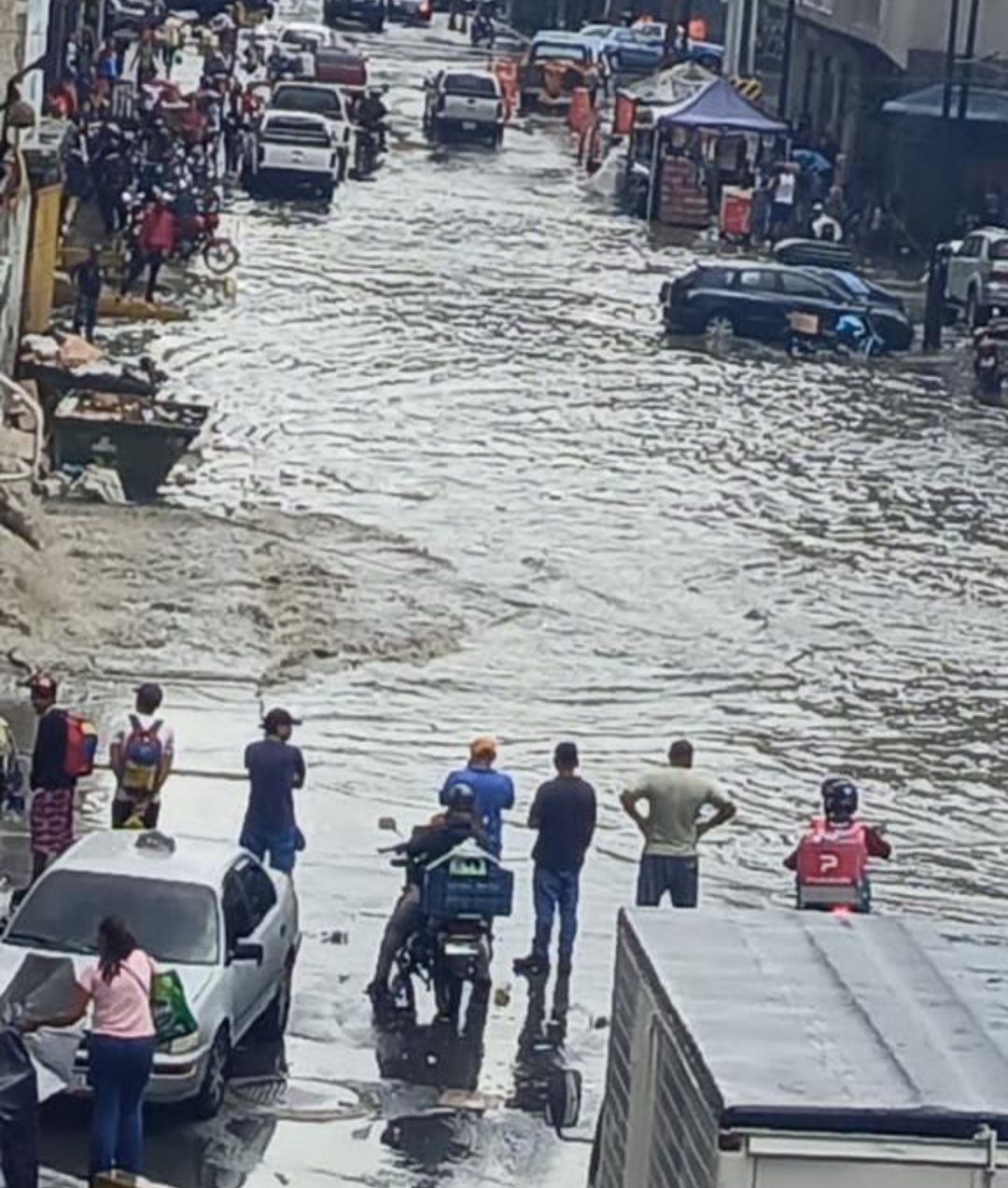 Intensas lluvias dejaron afectaciones en comunidades de Caracas (+Videos)