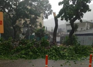 Así se derrumbó el techo de este centro comercial en Caracas por las fuertes lluvias