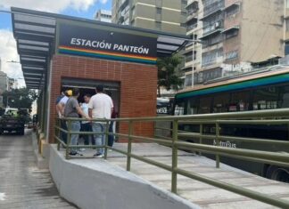 Inició rehabilitación en paradas del Metrobús