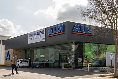 Aldi ofrece empleo y Green Card a inmigrantes en los EEUU (+Requisitos)