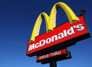 McDonald’s lanza cajita feliz para adultos con obsequio incluido (+Menús)