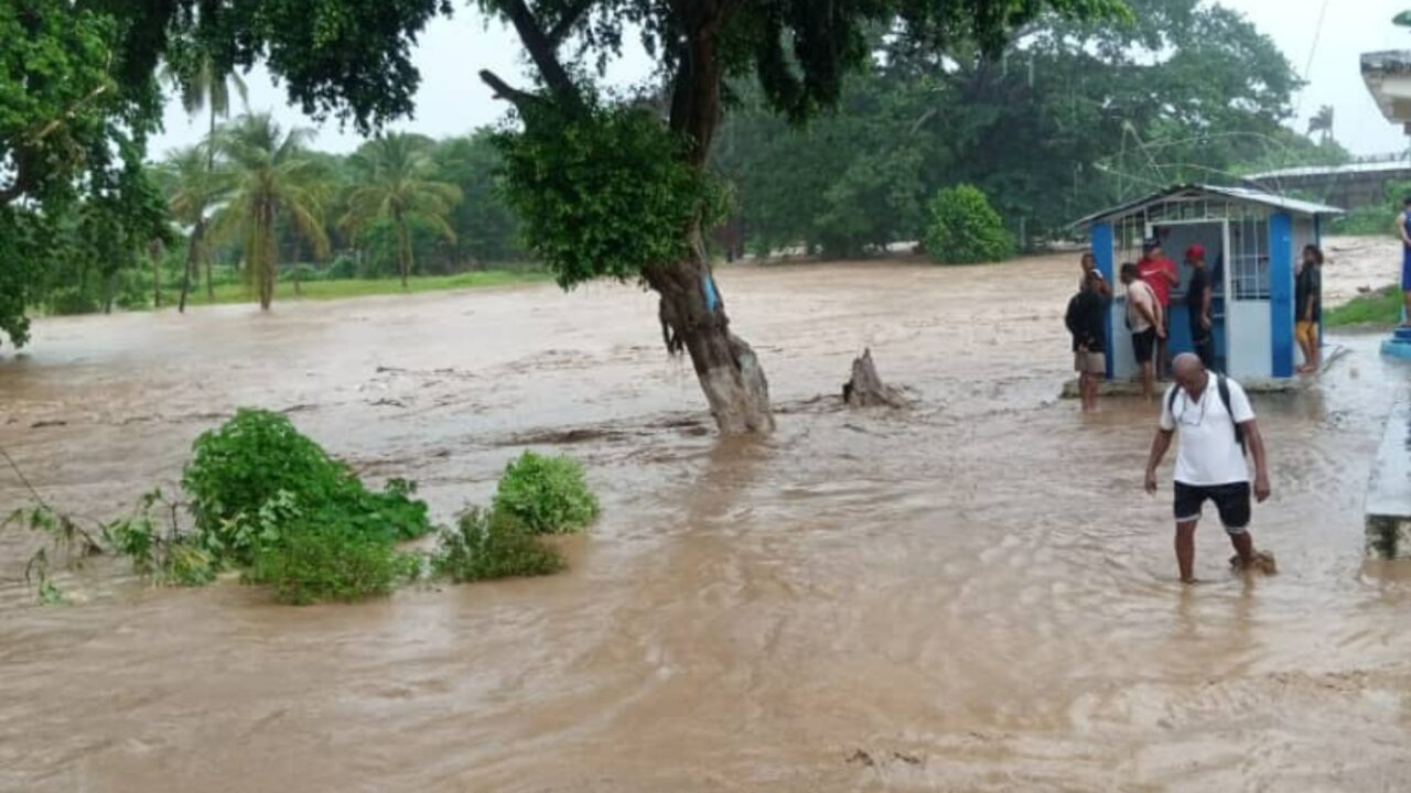 Sucre | Autoridades atienden población afectada por fuertes lluvias