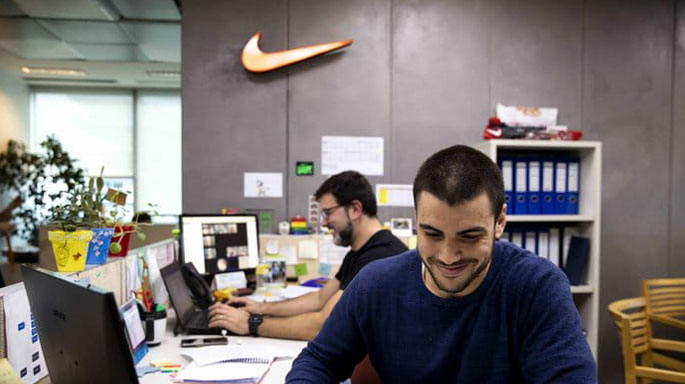 Así se puede obtener empleo y Green Card con Nike (+Salario y requisitos)