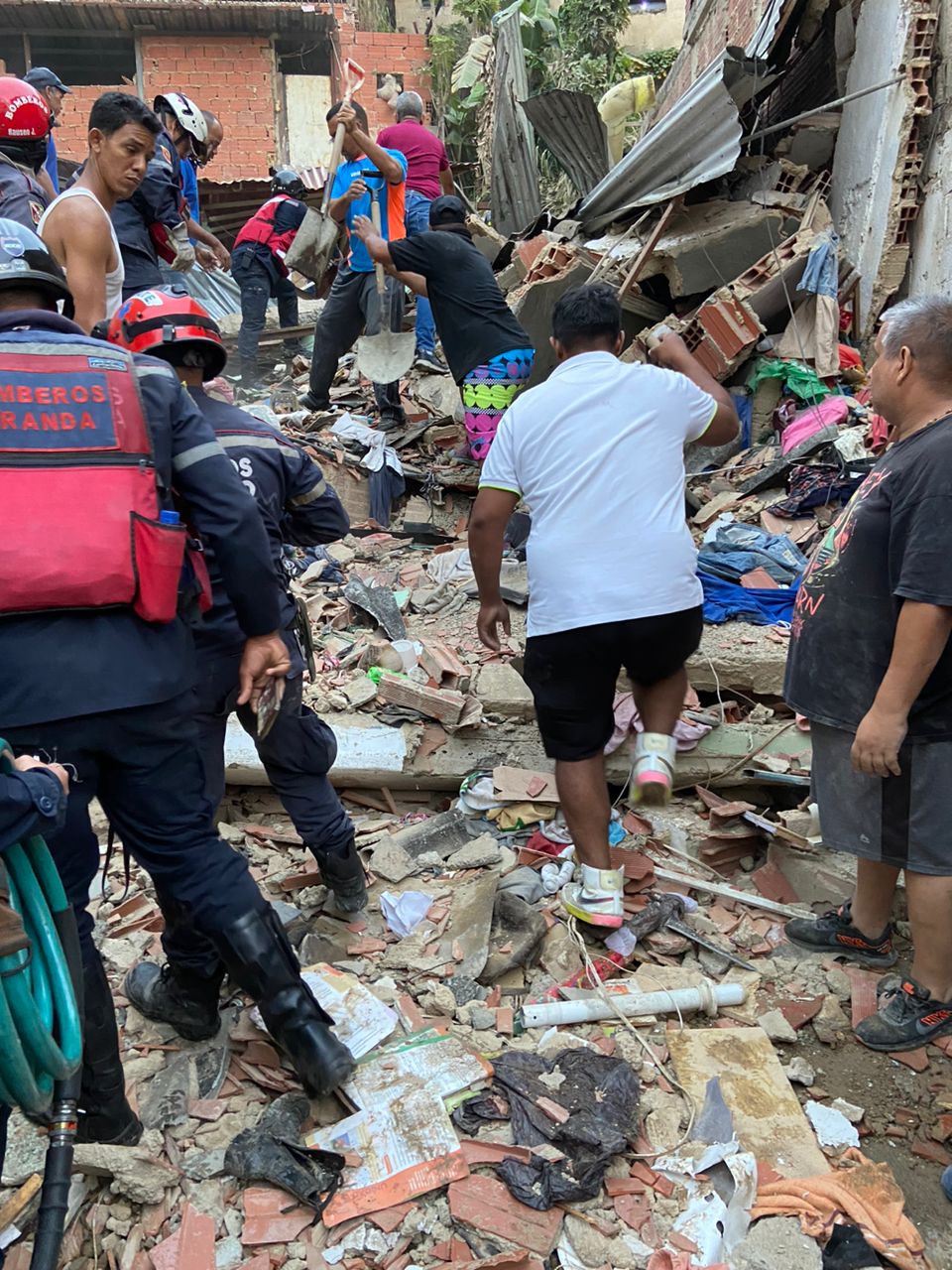 Padre murió junto a sus bebés en el incendio de Petare este #12Ago (+DETALLES)