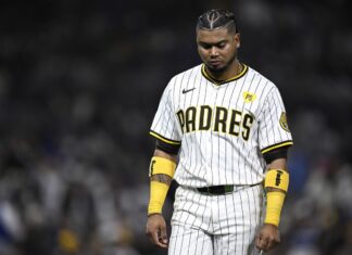 MLB | Lesión de Luis Arráez no lo aparta del terreno de juego